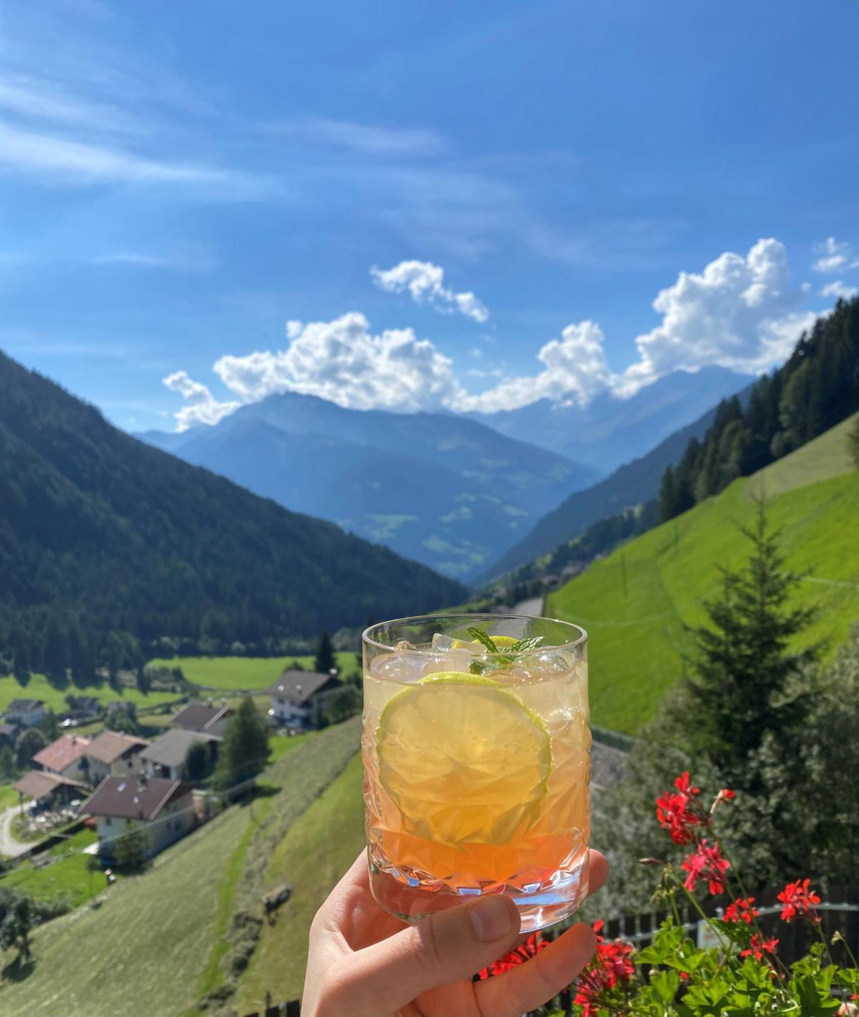 Hotel Jaegerhof San Leonardo in Passiria Luaran gambar