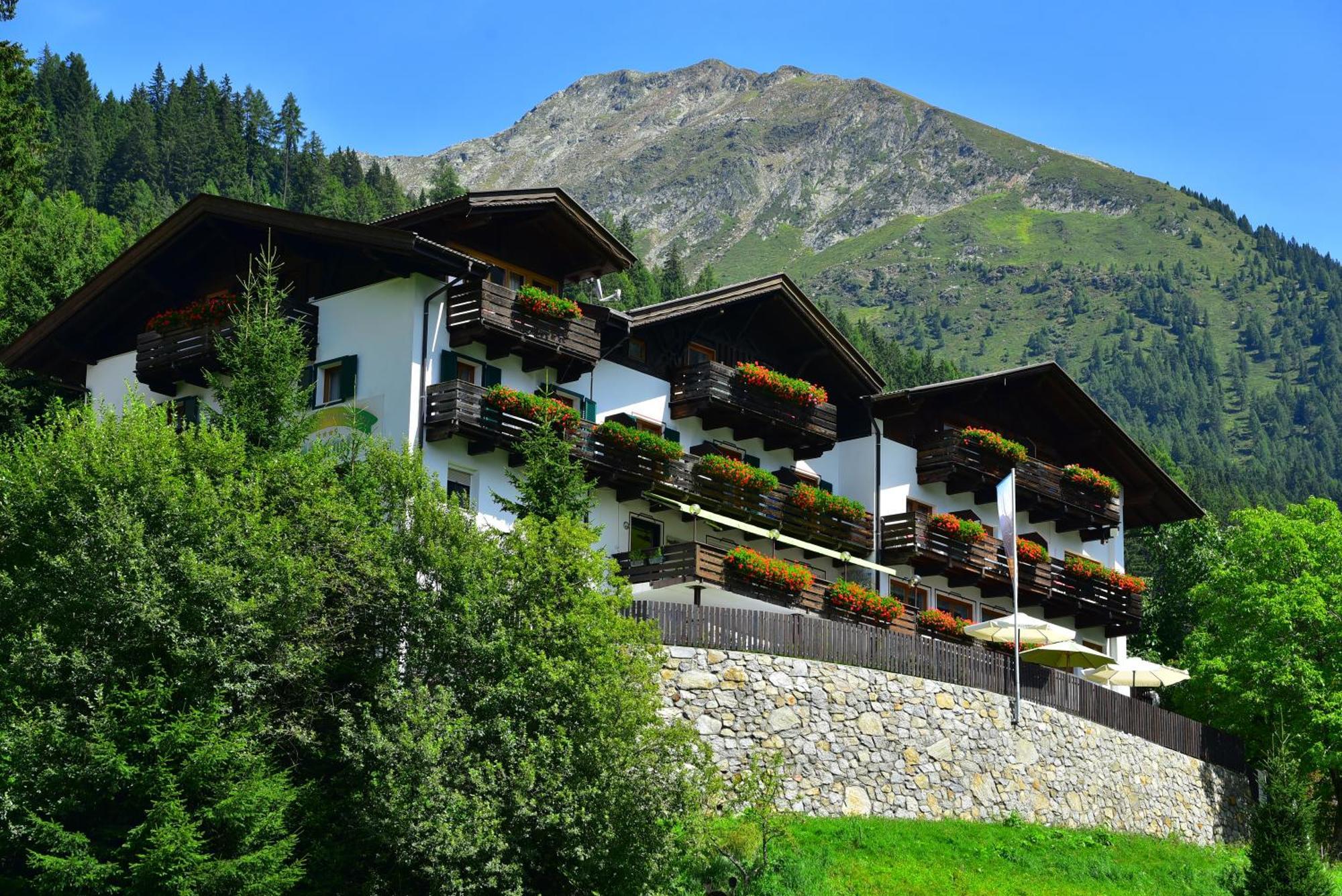 Hotel Jaegerhof San Leonardo in Passiria Luaran gambar
